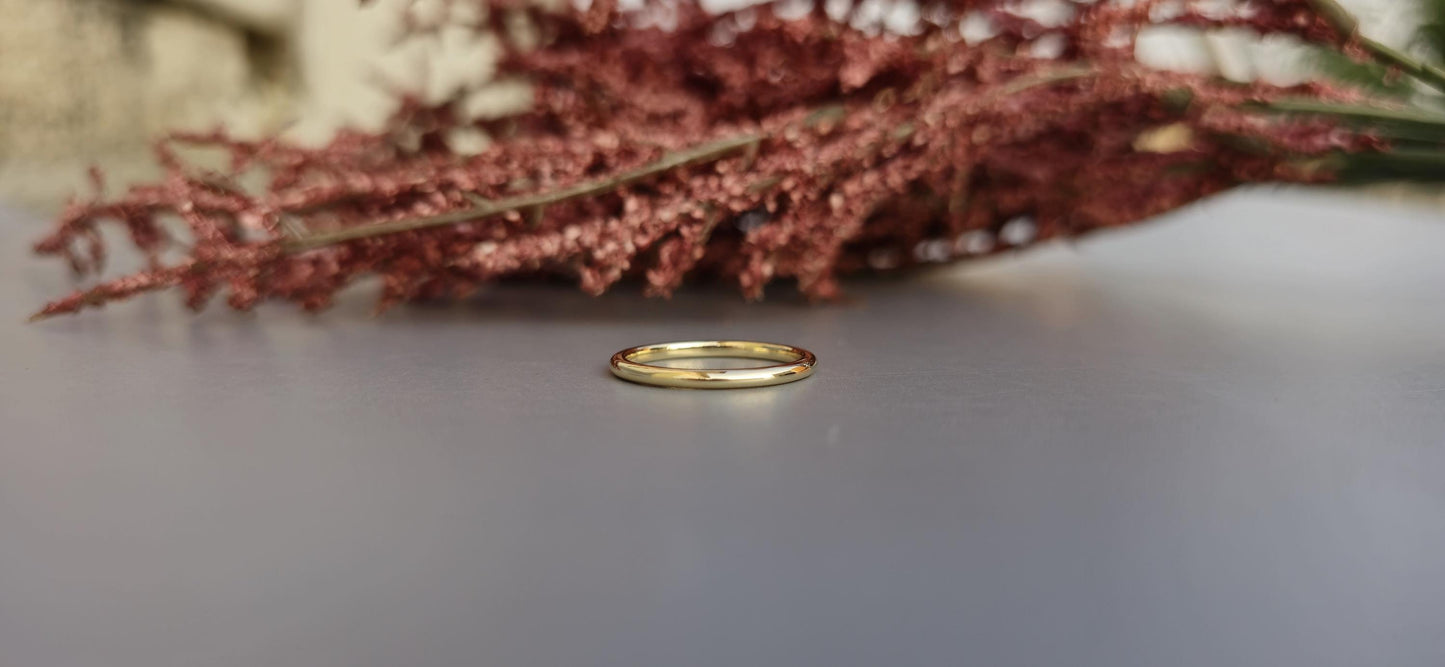 Solid Gold Thin Wedding Band / Stacking Ring / Wedding Band / Dainty Minimalist Simple Plain Ring, gift for wife, band for women