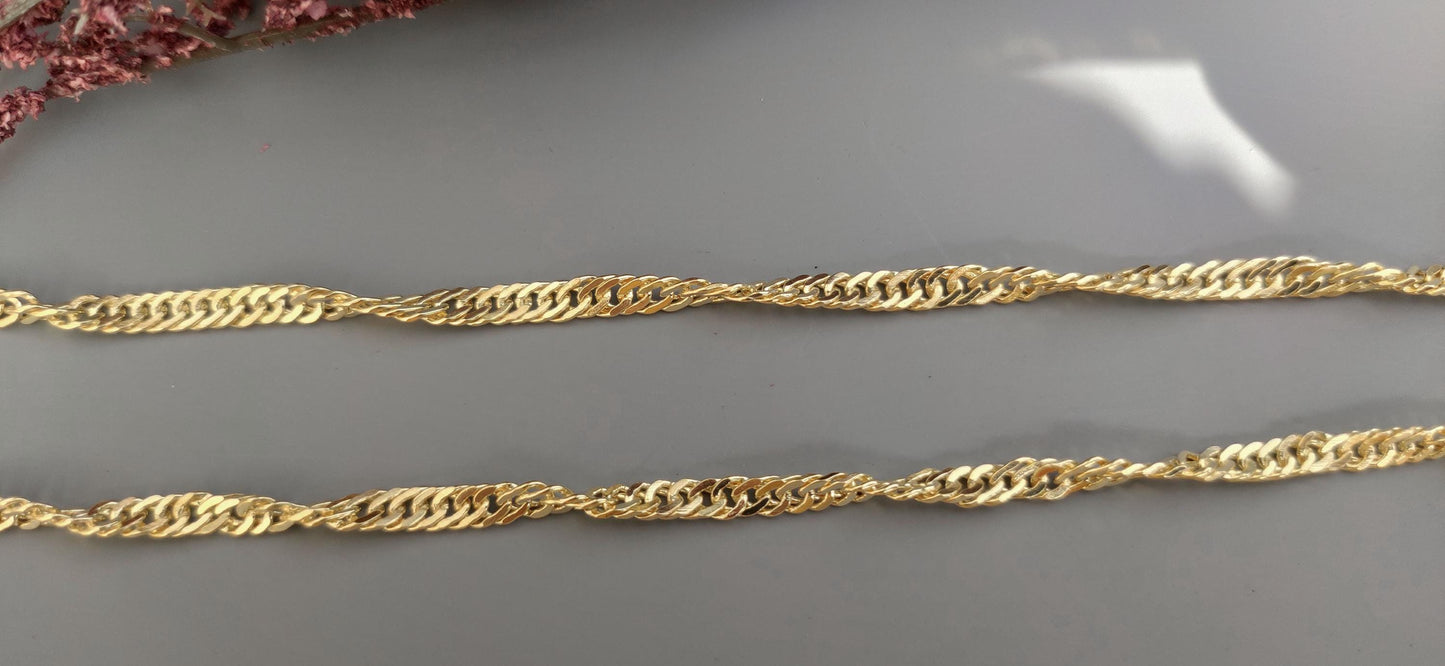 Cuban rope-style chain necklace design that gives it a vintage-inspired feel that makes in perfect for everyday wear.