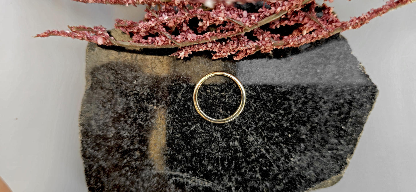 Solid Gold Thin Wedding Band / Stacking Ring / Wedding Band / Dainty Minimalist Simple Plain Ring, gift for wife, band for women