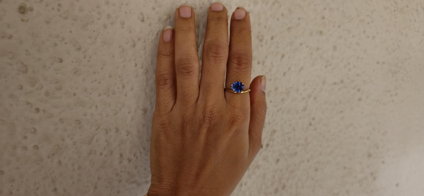 East West  set Corn flower Blue sapphire oval Cut with floating setting ring