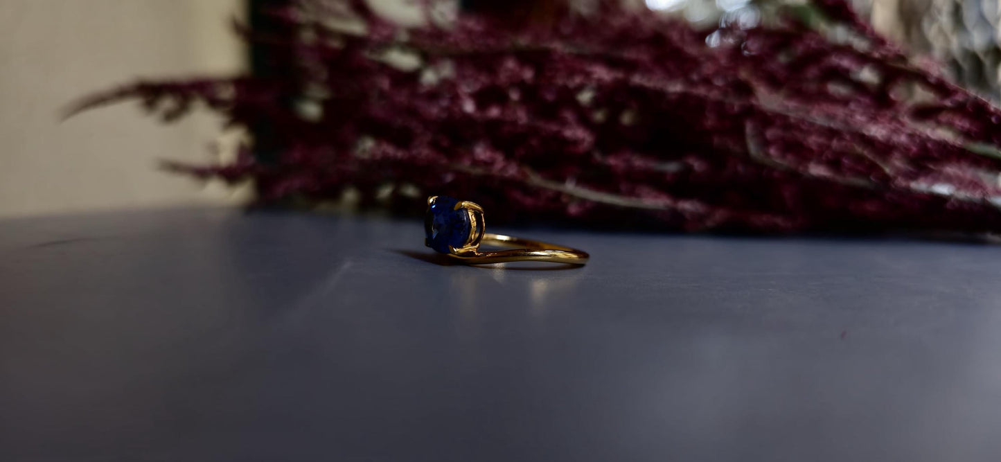 East West  set Corn flower Blue sapphire oval Cut with floating setting ring