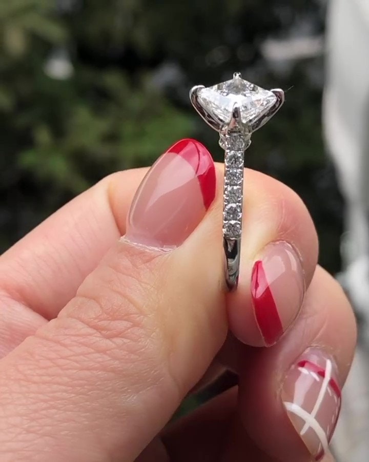 Vintage Compass pong Kite set Princess Cut moissanite with tulip basket and side pave solitaire Engagement ring, vintage-inspired setting.