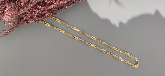 Cuban rope-style chain necklace design that gives it a vintage-inspired feel that makes in perfect for everyday wear.