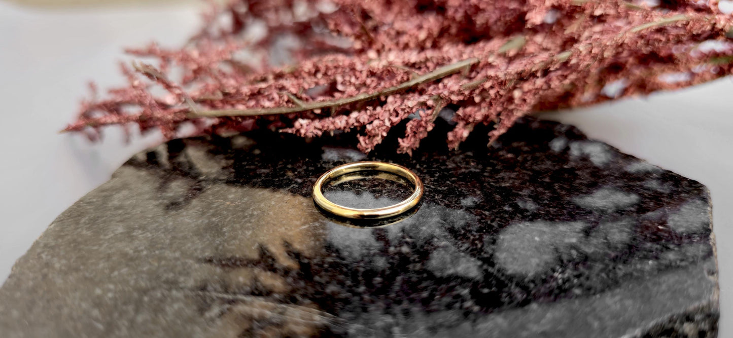 Solid Gold Thin Wedding Band / Stacking Ring / Wedding Band / Dainty Minimalist Simple Plain Ring, gift for wife, band for women