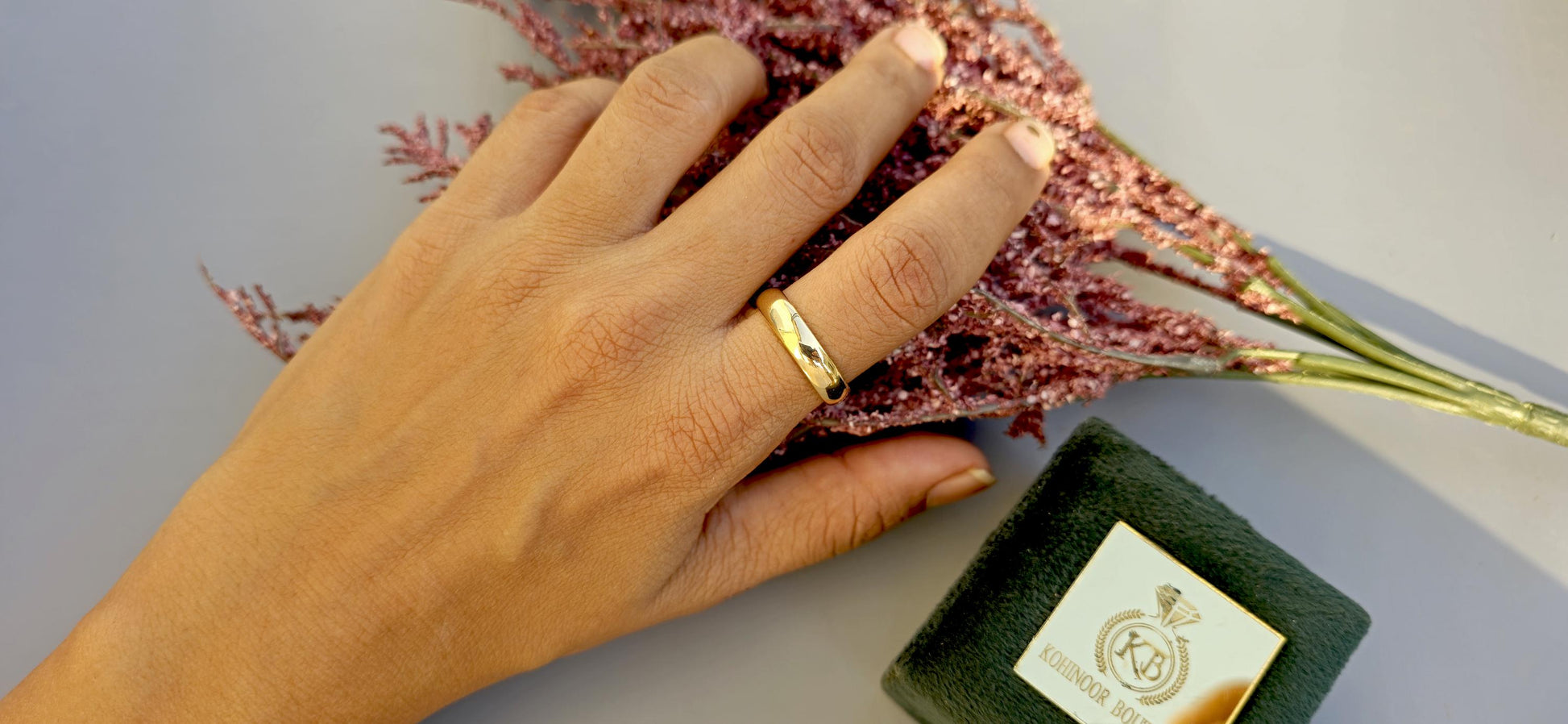 Solid Gold Thin Wedding Band / Stacking Ring / Wedding Band / Dainty Minimalist Simple Plain Ring, gift for wife, band for women