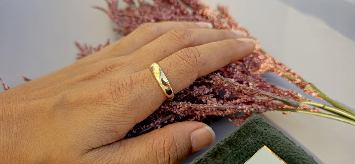 Solid Gold Thin Wedding Band / Stacking Ring / Wedding Band / Dainty Minimalist Simple Plain Ring, gift for wife, band for women