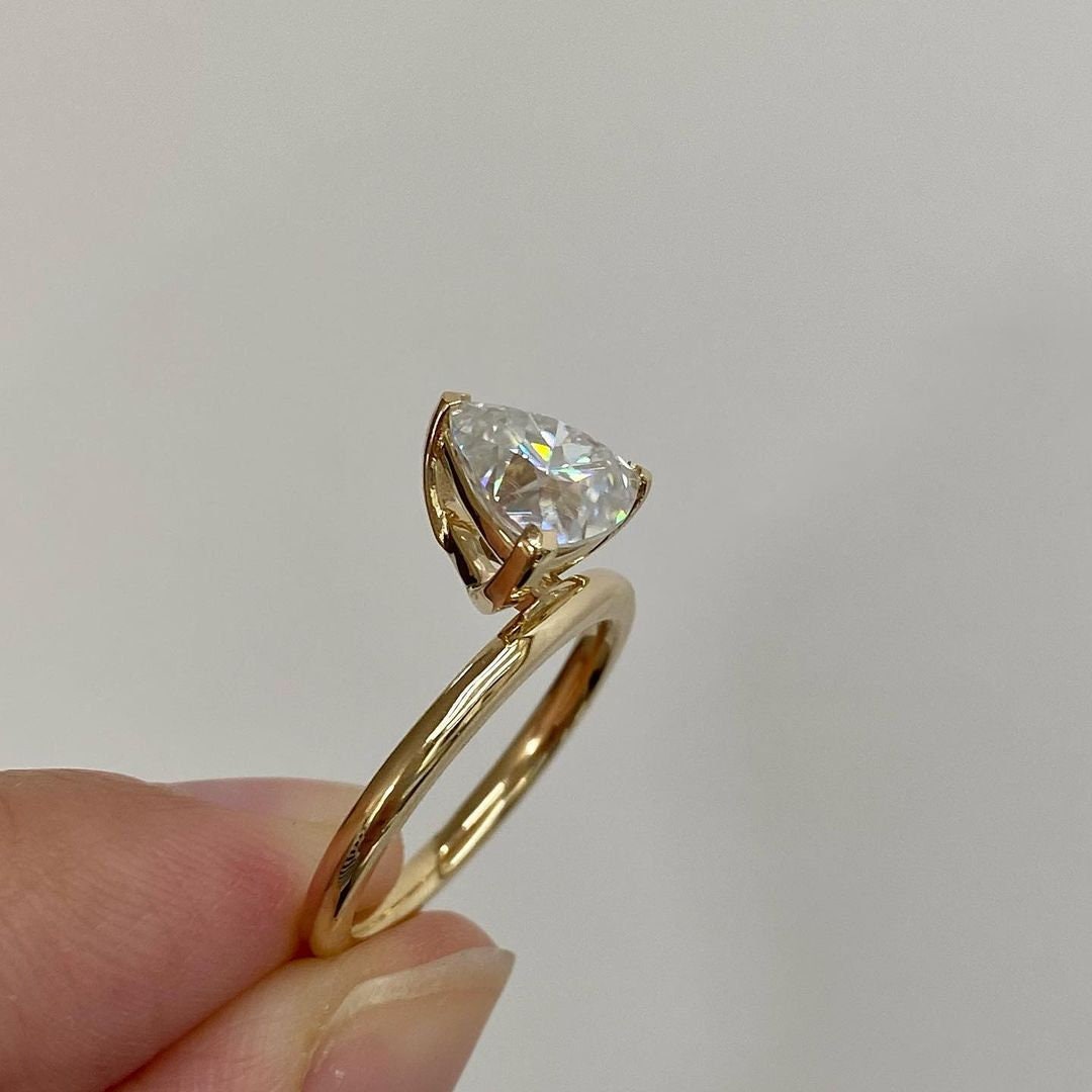 Floating moissanite solitaire Engagement ring, Ring for her, Round\Oval\Emerald\Asscher\Princess\Cushion\Trillion\Half moon\Marquise\Pear.