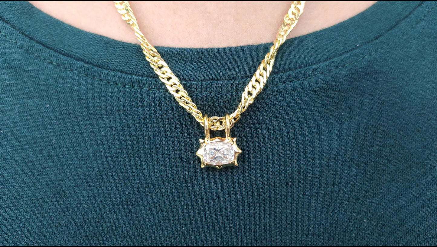 Cuban rope-style chain necklace design that gives it a vintage-inspired feel that makes in perfect for everyday wear.
