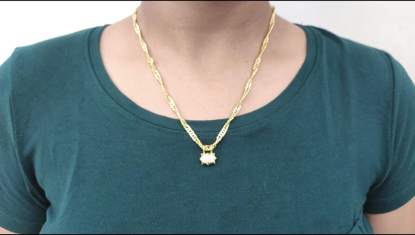 Cuban rope-style chain necklace design that gives it a vintage-inspired feel that makes in perfect for everyday wear.