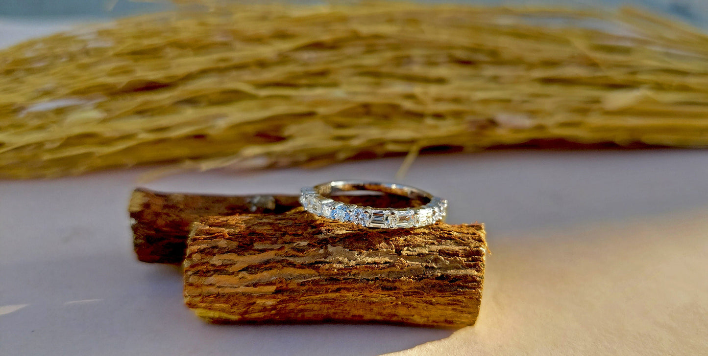 Emerald Morse code Moissanite ring,Name Initial, personalized gift, child Name initial, Husband, Wife, Boyfriend, Girlfriend name initials.