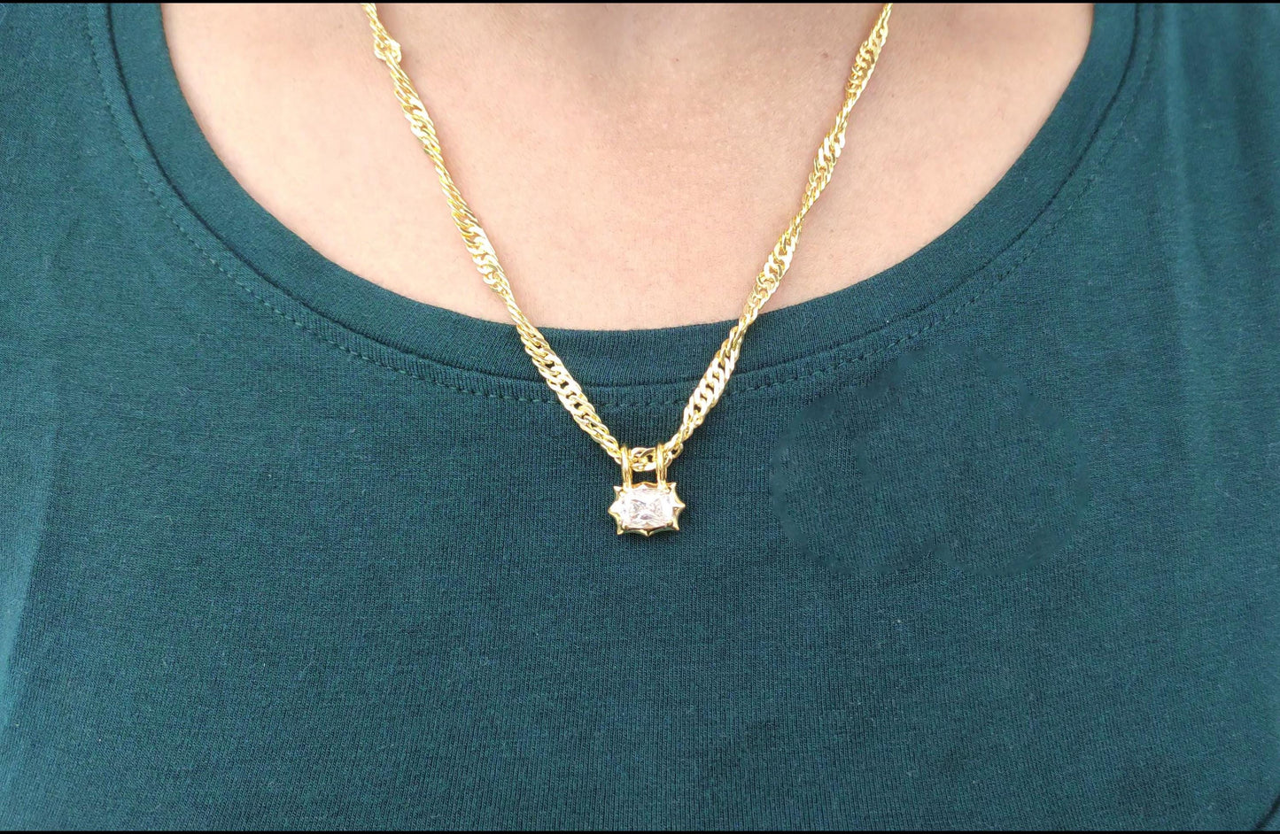 Cuban rope-style chain necklace design that gives it a vintage-inspired feel that makes in perfect for everyday wear.